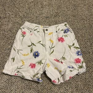 Arizona Jean Company White Floral Women's Shorts